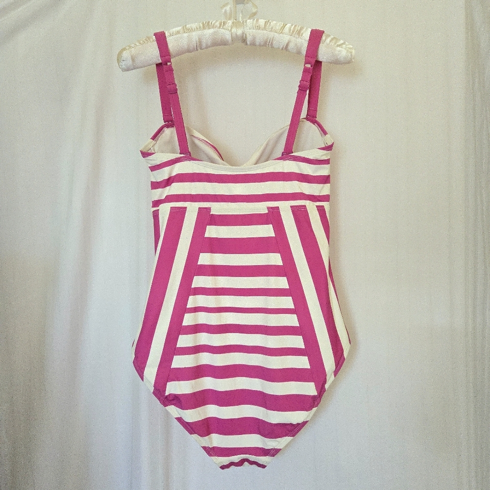( COCO REEF ) Bra Sized Allover Slimming One-Piece Swimsuit, 34DD (M - L) - Picture 3 of 16